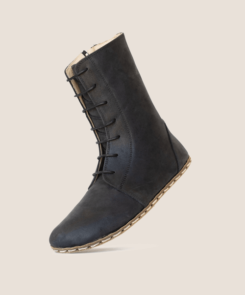 Black earthing boot for men, waxed pull-up leather, copper rivet sole — detail 2